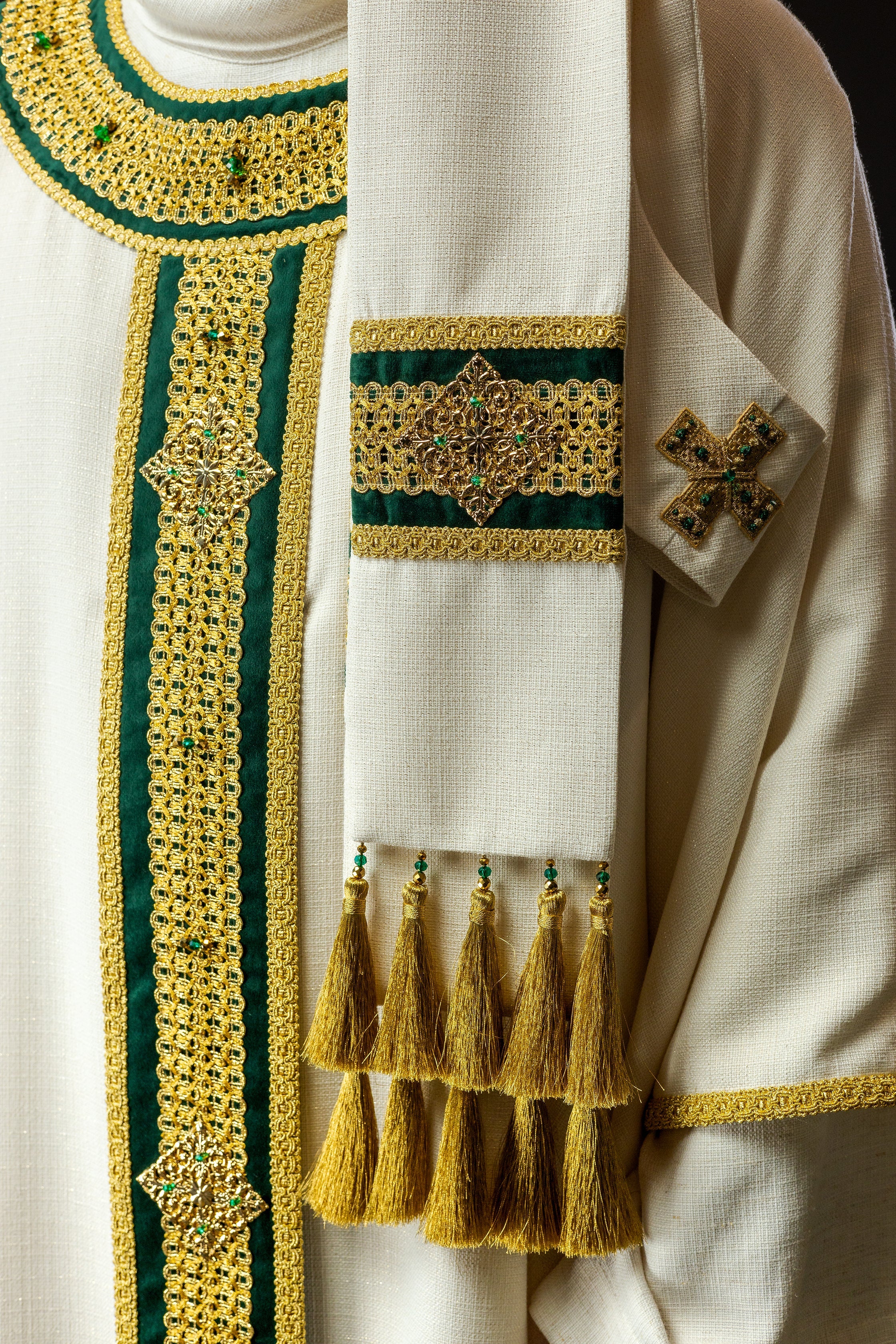 Ręcznie wykonany ornat z naturalnymi kamieniami Handmade 7001 - ORNATY.PL