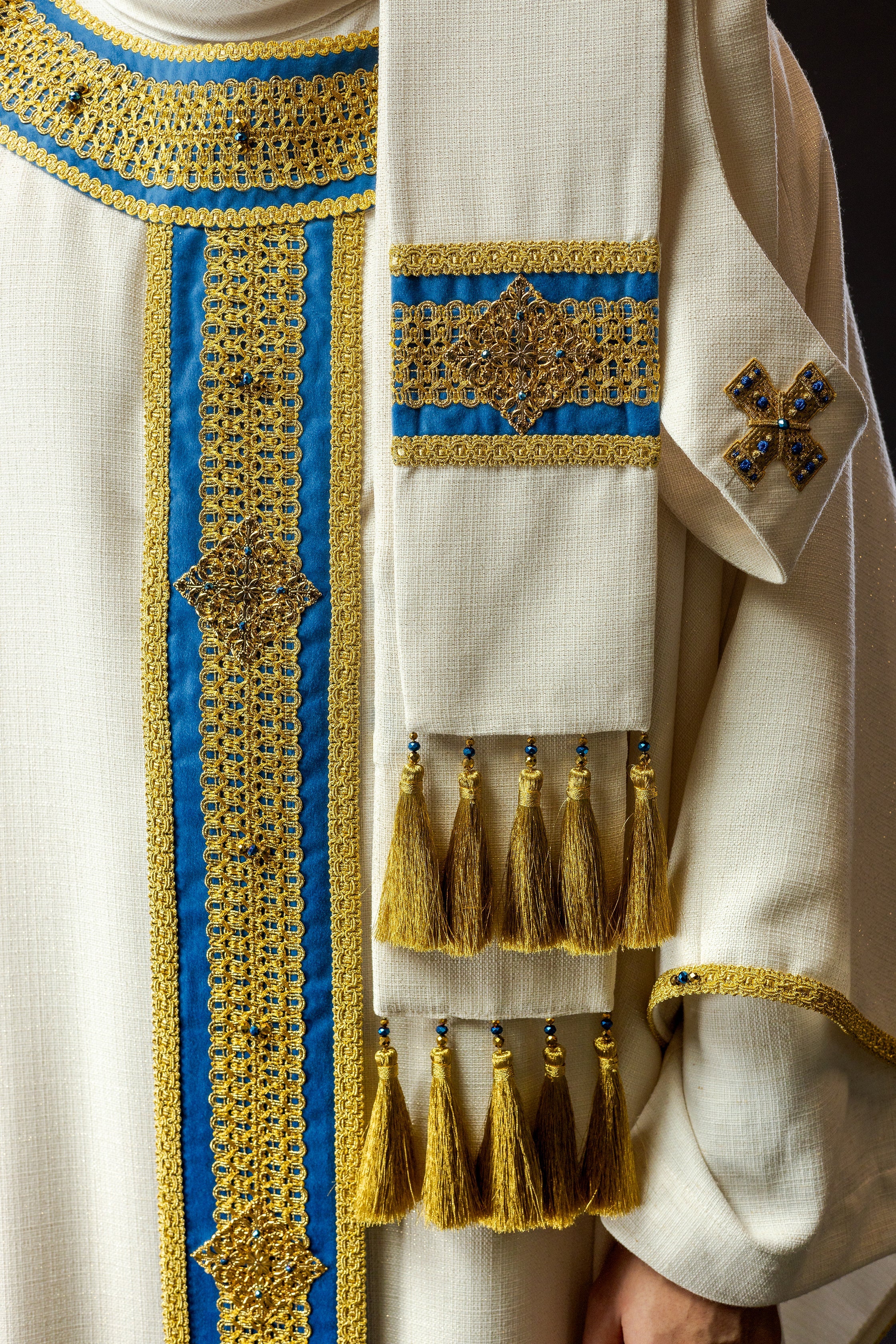 Ręcznie wykonany ornat z naturalnymi kamieniami Handmade 7001 - ORNATY.PL