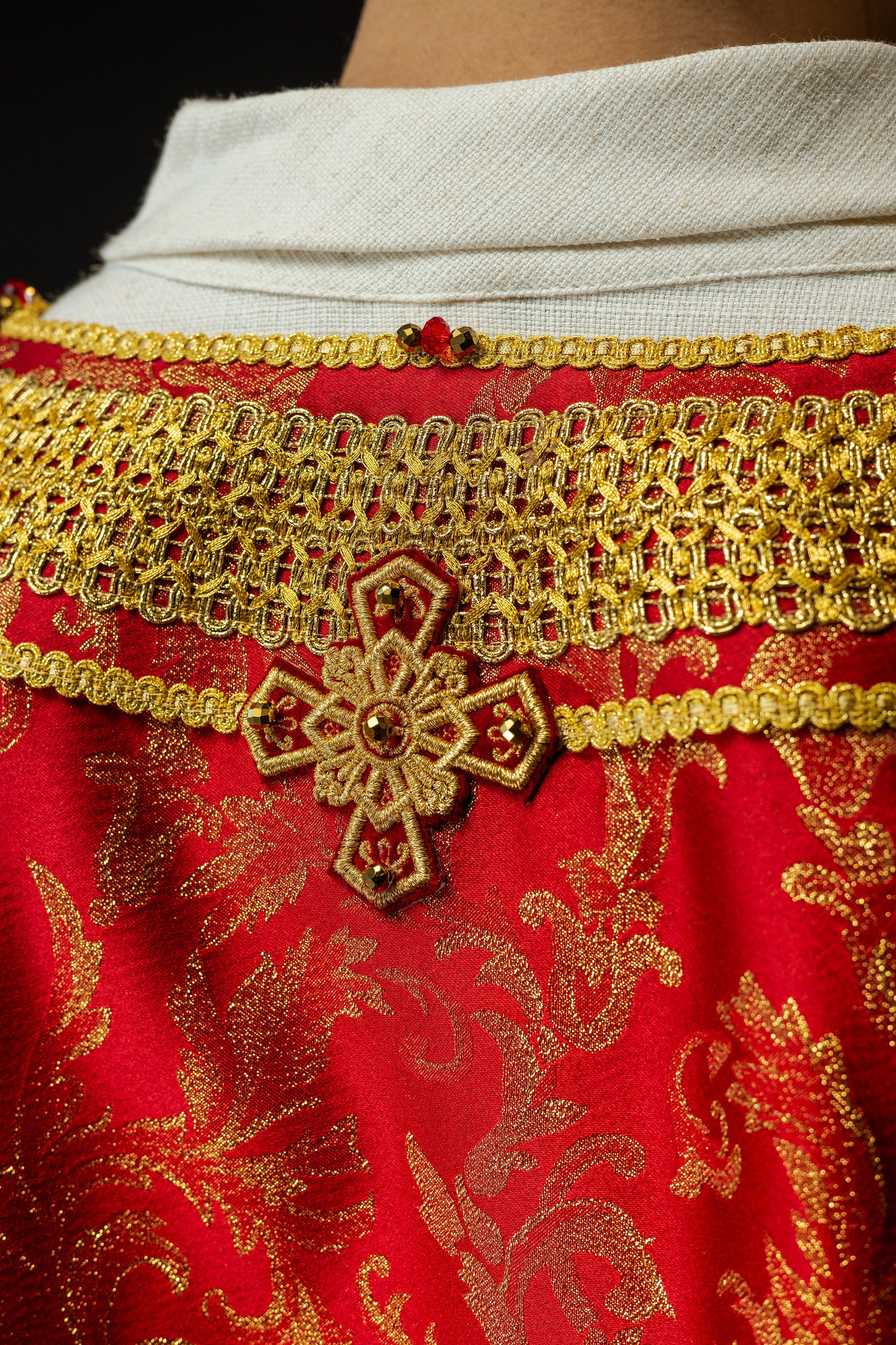 Ręcznie wykonany ornat z naturalnymi kamieniami Handmade 7010 Czerwony - ORNATY.PL