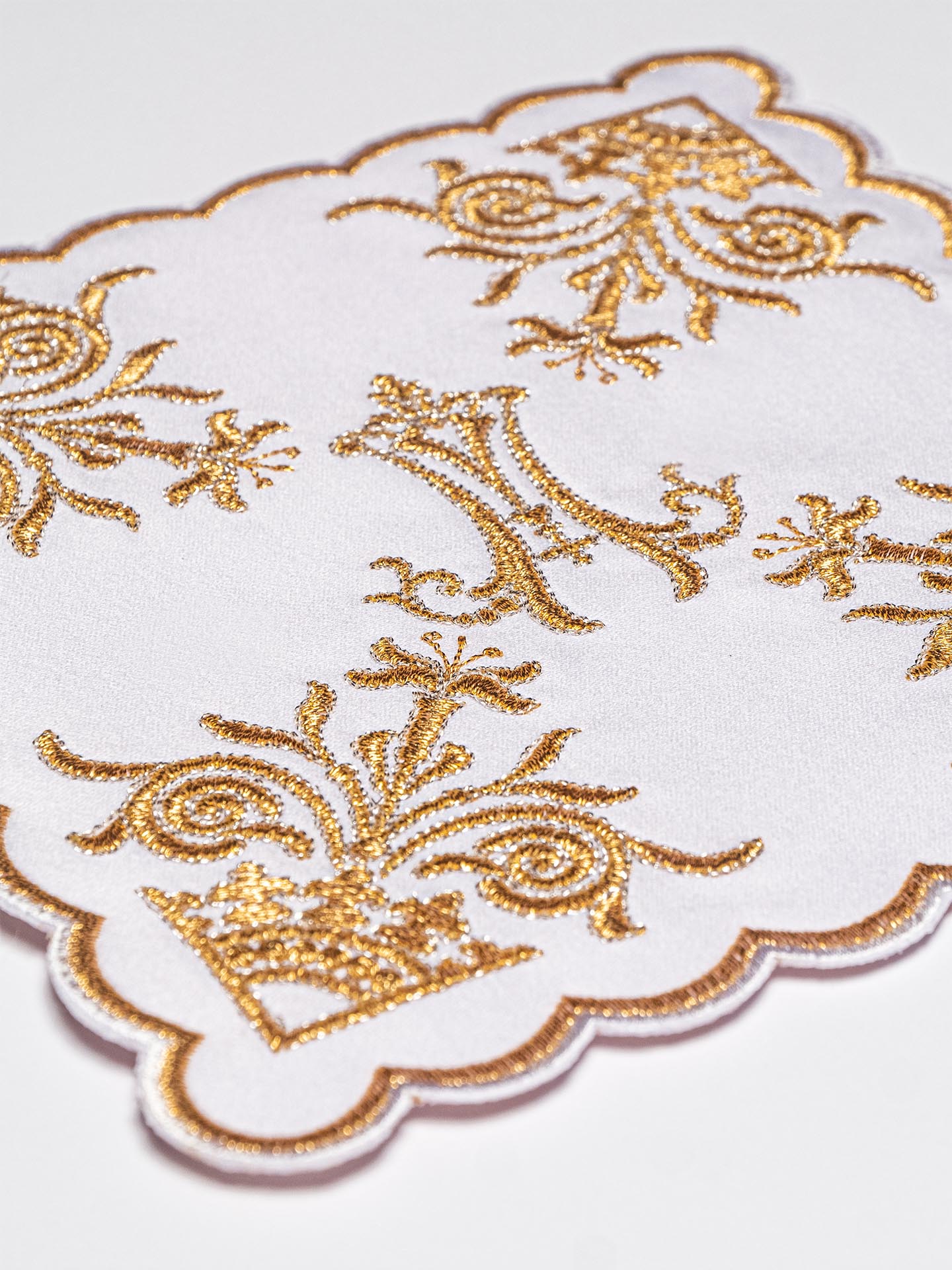 Chalice ensemble featuring luxurious Marian gold embroidery
