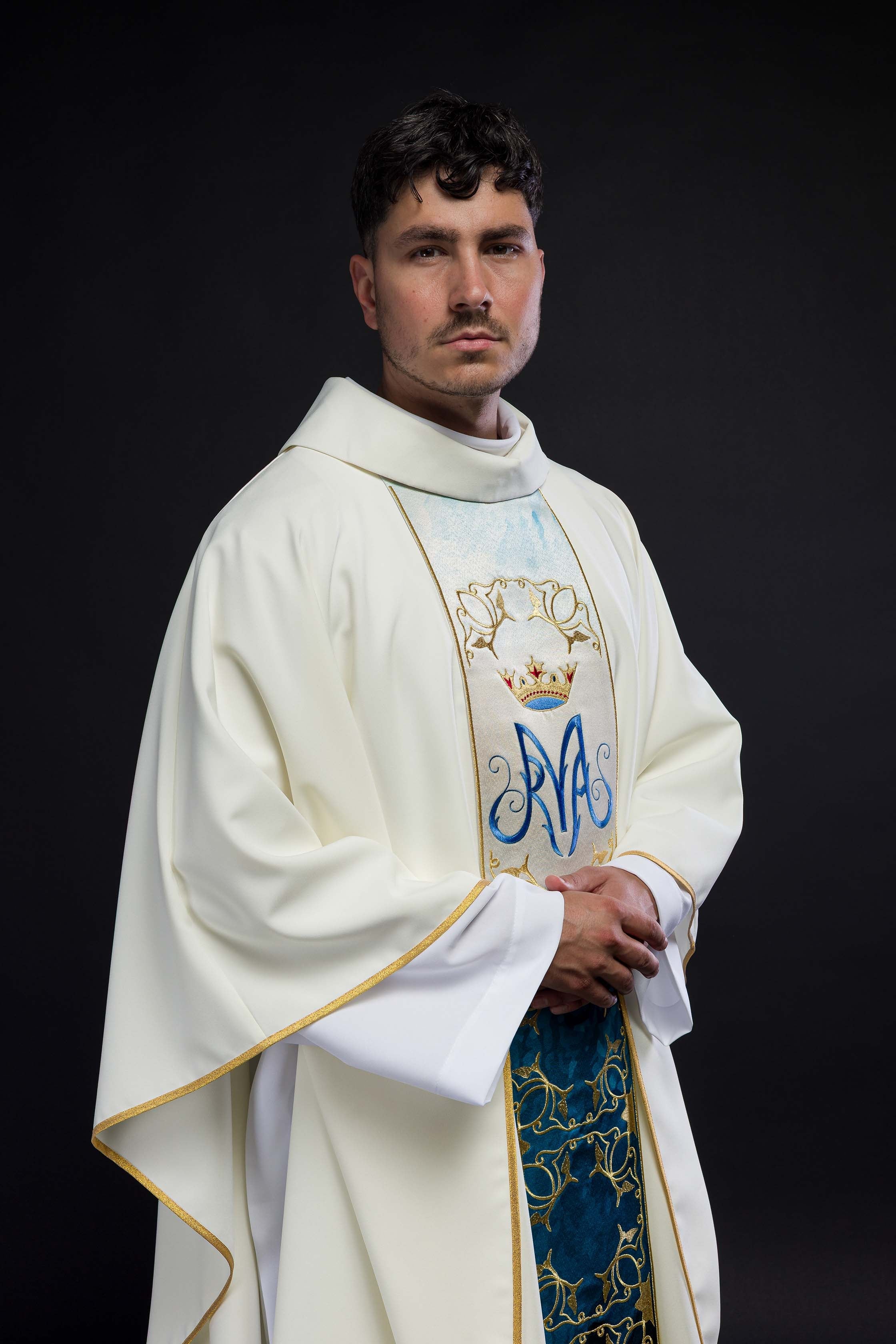 Marian liturgical vestment with embroidered and sublimated stripe in ecru