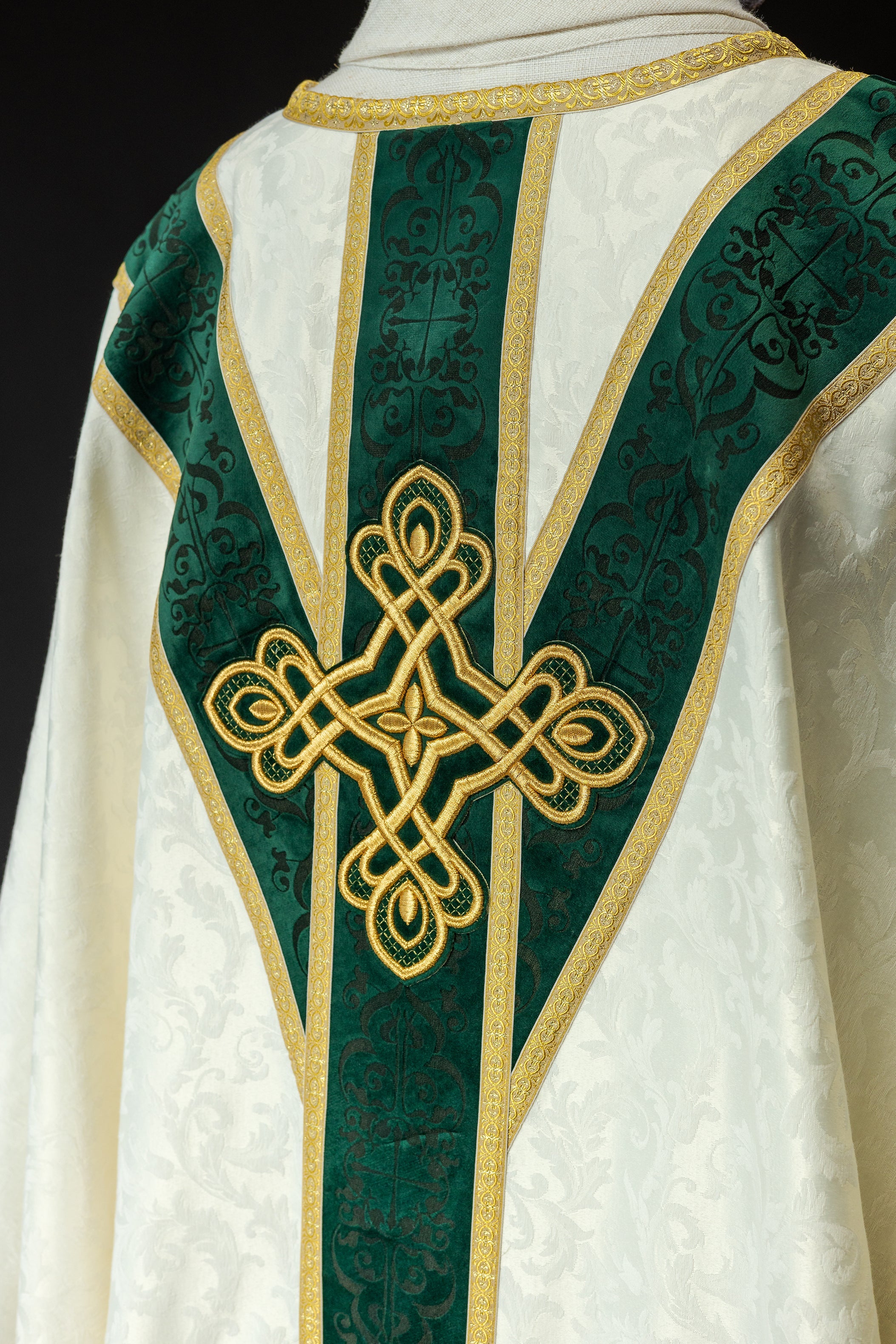 Ręcznie wykonany ornat z aksamitnym pasem Handmade 7007 - ORNATY.PL