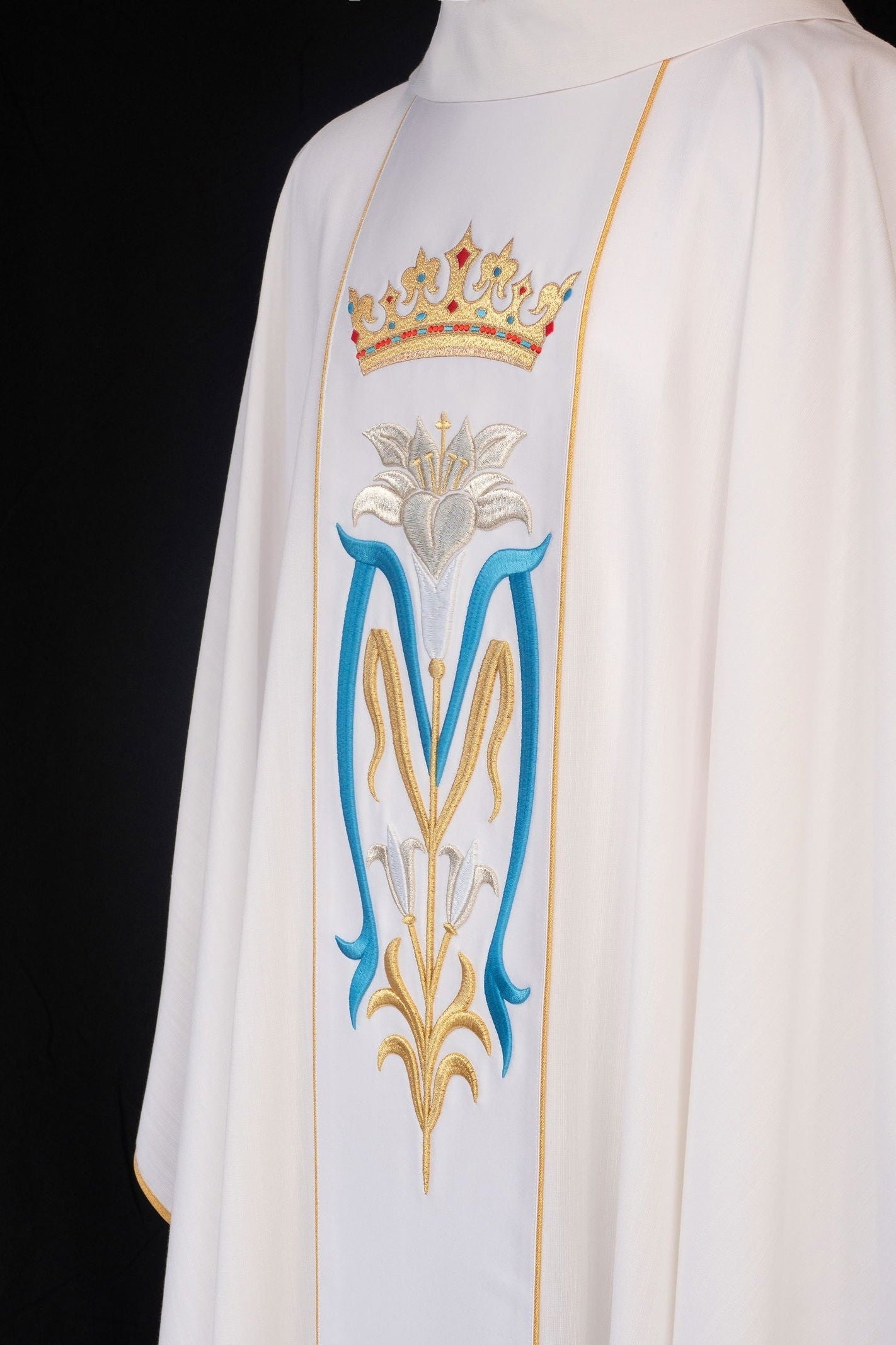Ornat liturgiczny z haftowaną koroną Matki Bożej - ORNATY.PL