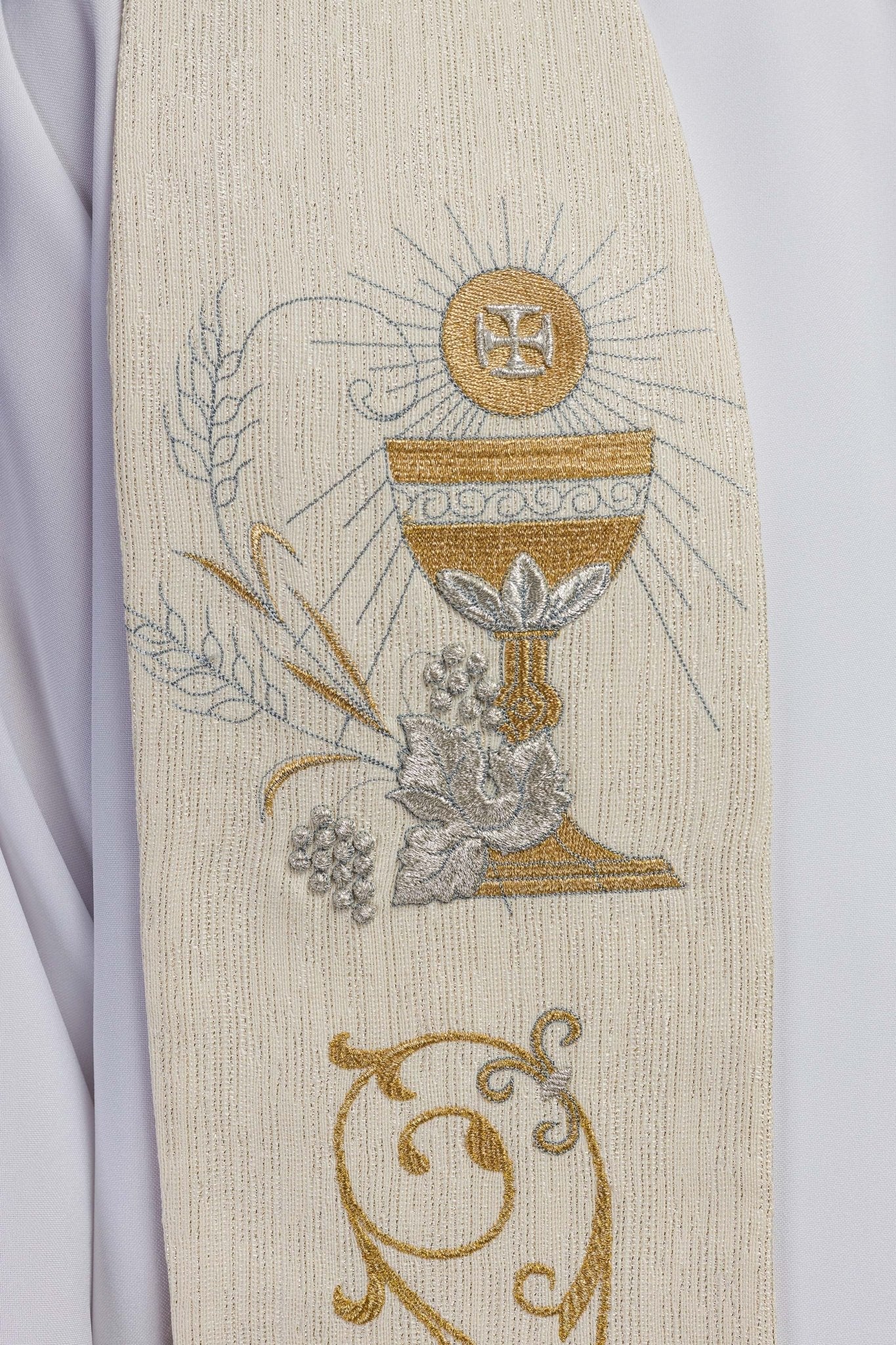 Stuła kapłańska z haftowanym IHS i kielichem eucharystycznym ecru